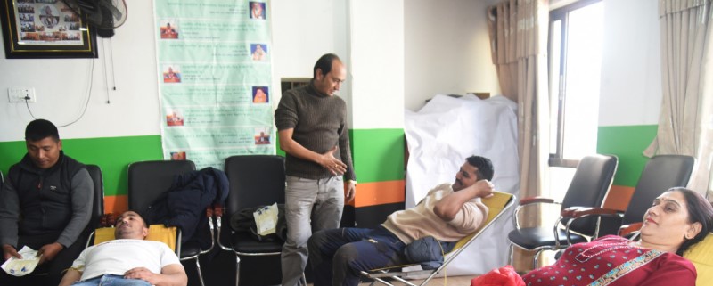 पाँचतारा सहकारीले आयोजना गरेको रक्तदान कार्यक्रममा एक सय जनाले गरे रक्तदान